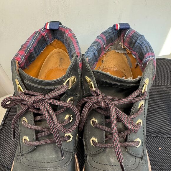 Tommy Hilfiger Tassie Black Leather Boots 7.5M | Heidi-Vibes, Get Your Hike On! - Picture 5 of 11